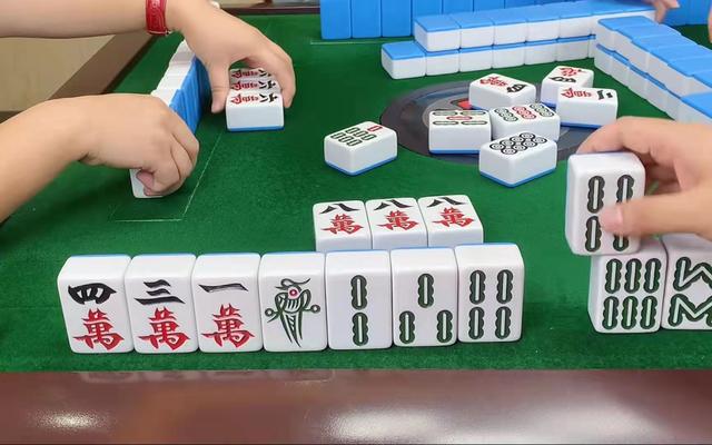 打麻将怎么洗牌时偷看牌